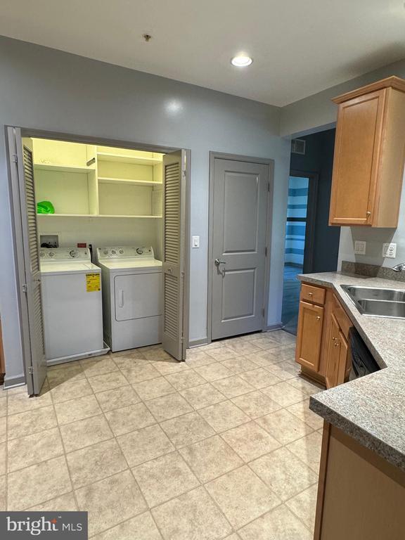 Building Photo - 8390 Ice Crystal Dr