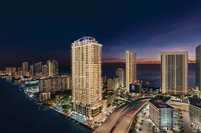 Building Photo - 4010 S Ocean Dr