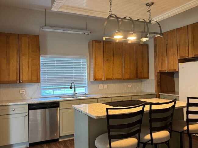 Building Photo - Charming 2 Bedroom Home for Lease in Denha...