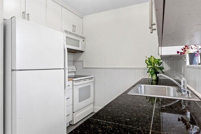 Building Photo - 3902 Peterson Ave