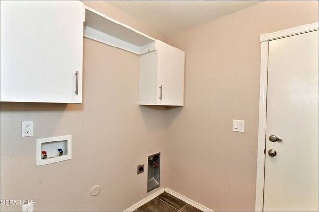 Building Photo - 963 Aircoupe Way