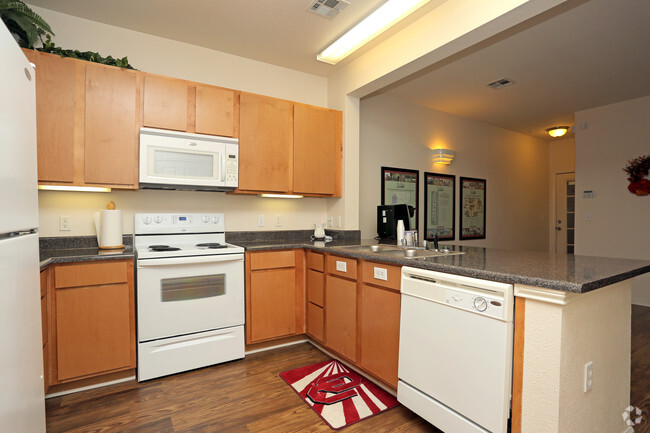 4BR - Kitchen - The Edge