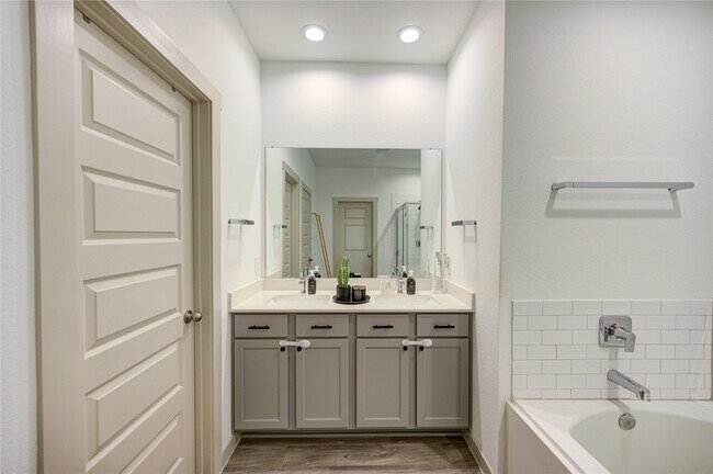 Building Photo - 6846 Dell Vista Drive