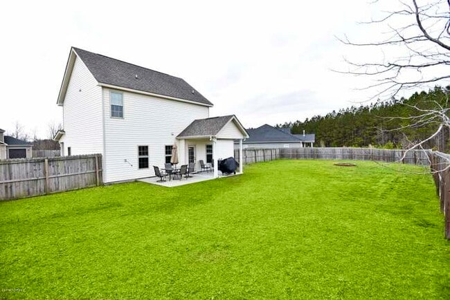 Building Photo - 307 First Post Rd