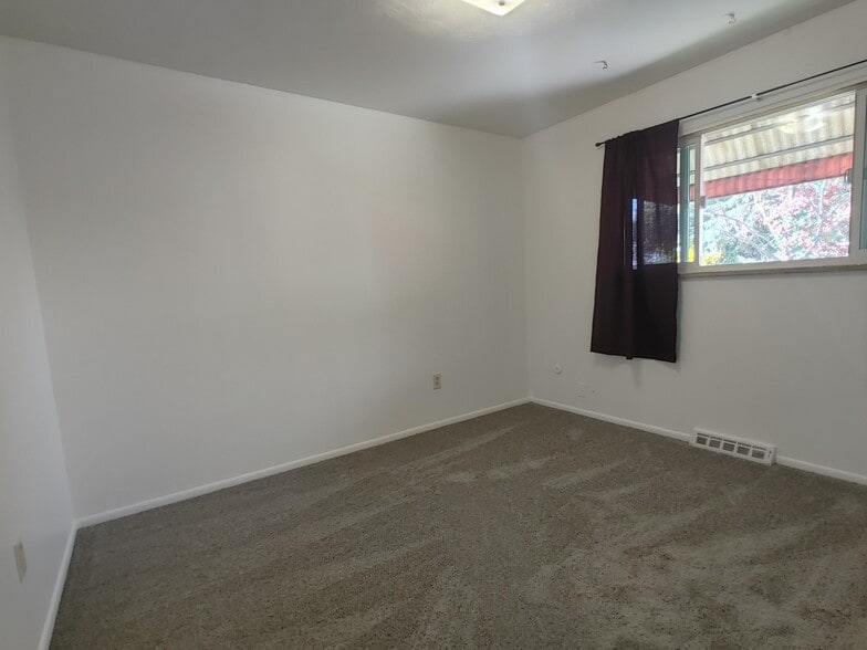 3 1st floor bedrooms - 8869 Circle Dr