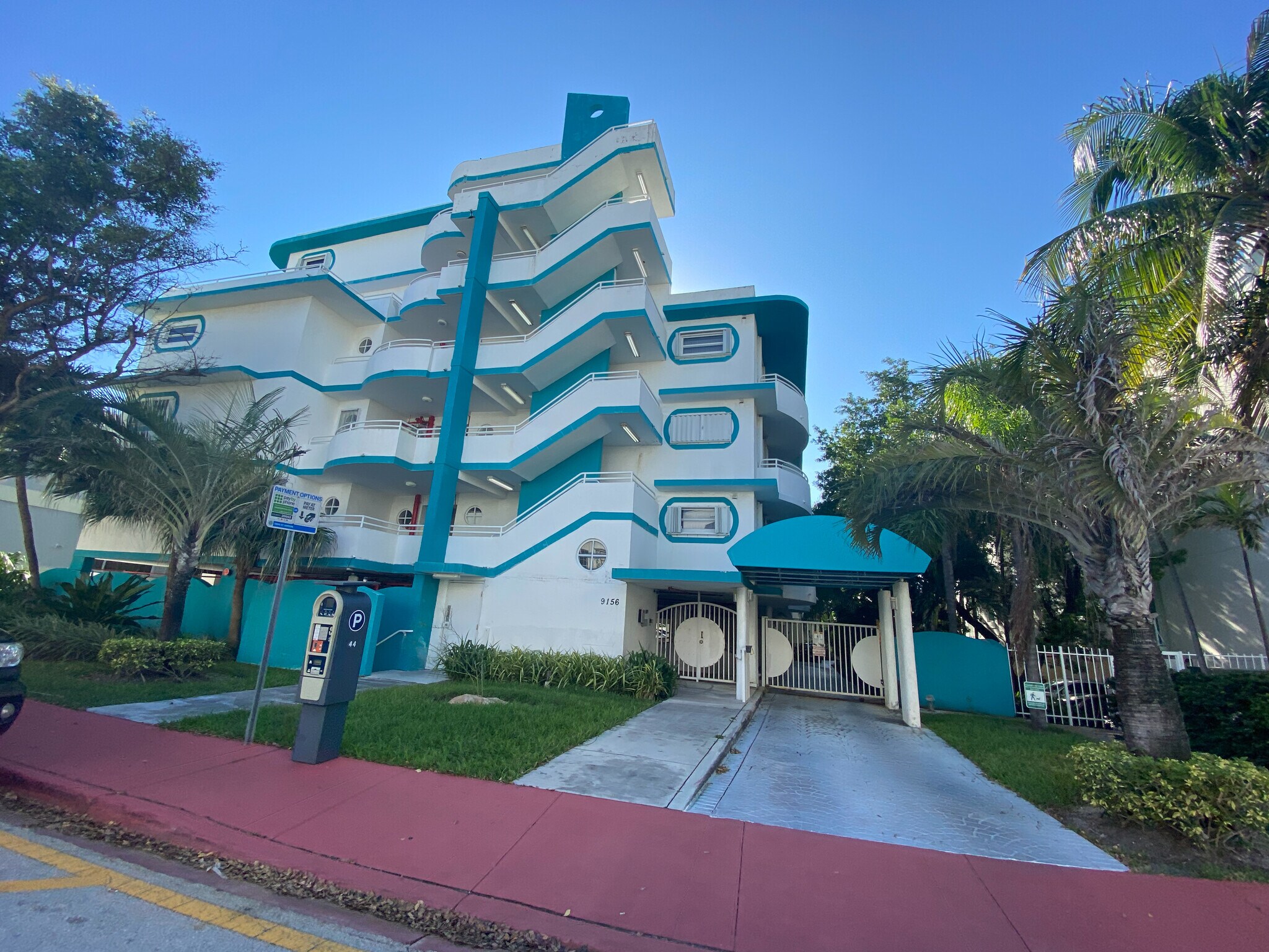 Building Photo - 9156 Collins Ave
