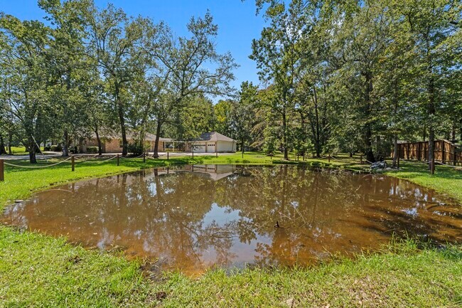 Building Photo - 15456 Pin Oak Dr