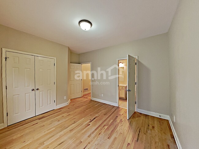 Building Photo - 714 Golden Farm Way