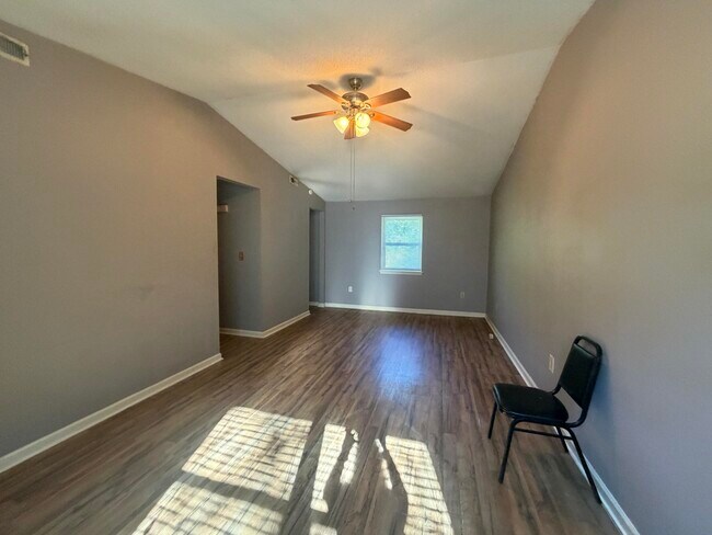 Building Photo - 11 Coulter Dr