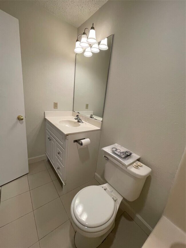 Building Photo - 2031 Redwing Way