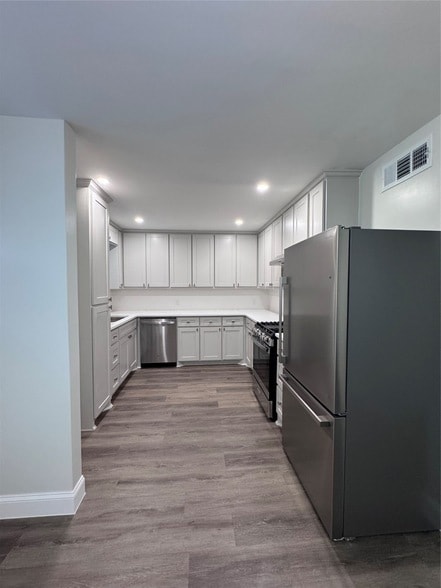 Building Photo - 2553 Wicker Ave