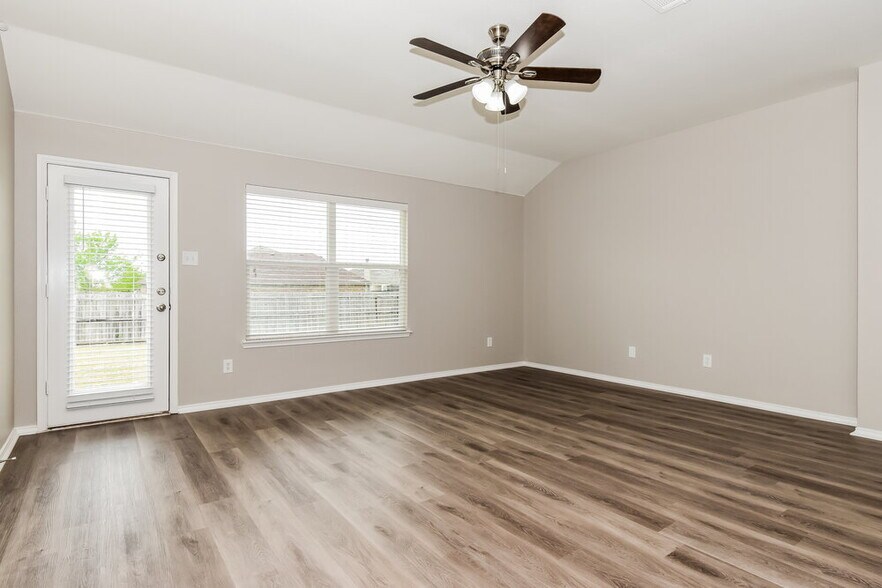 Building Photo - 3213 Overstreet Ln