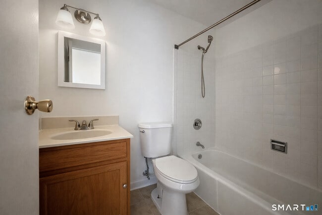 Building Photo - 1A Bostwick Arms