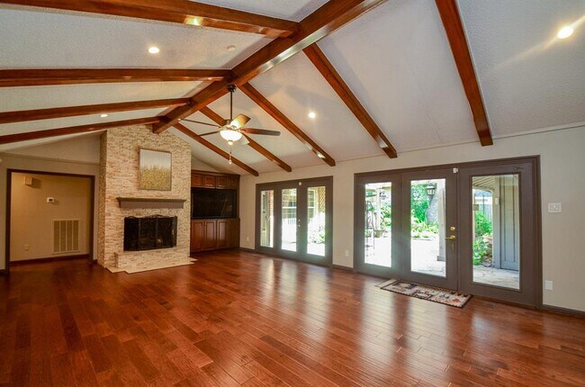 Building Photo - 3015 Bainbridge Ct
