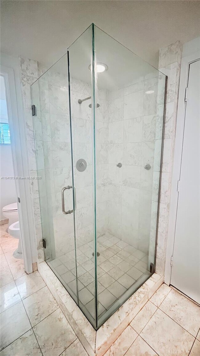Building Photo - 1331 Brickell Bay Dr