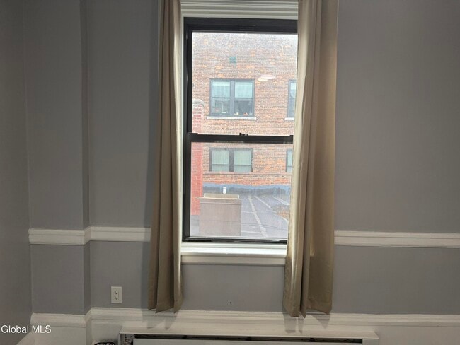 Building Photo - 5 Broadway