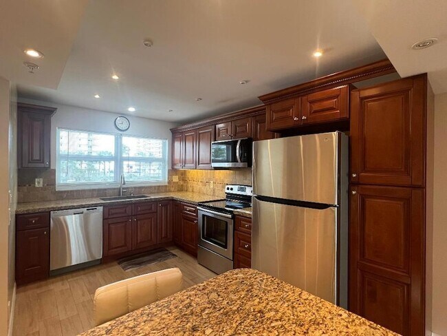 Building Photo - 3224 S Ocean Blvd