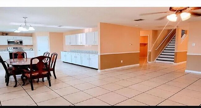Building Photo - 8733 Polo Dr