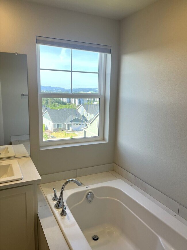 Building Photo - Beautiful Beaverton 4 Bedroom Home with Open Floor Plan, Deck & Upstairs Bonus Room