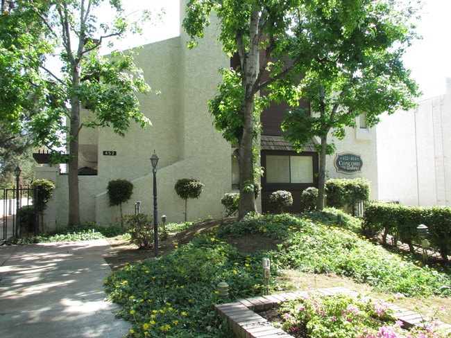 Building Photo - 452 W Huntington Dr