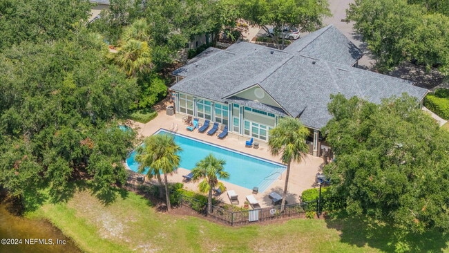 Building Photo - 13703 Richmond Park Dr N