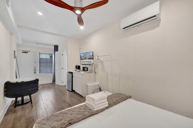 Building Photo - 3020 Seville St