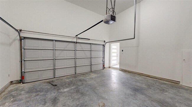 Building Photo - 1221 W 16th St