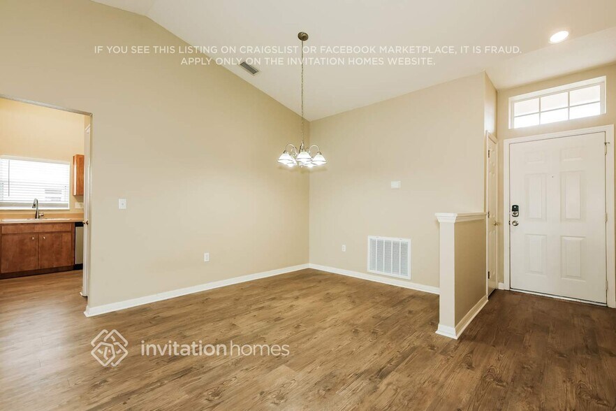 Building Photo - 8749 Pebblebrooke Way