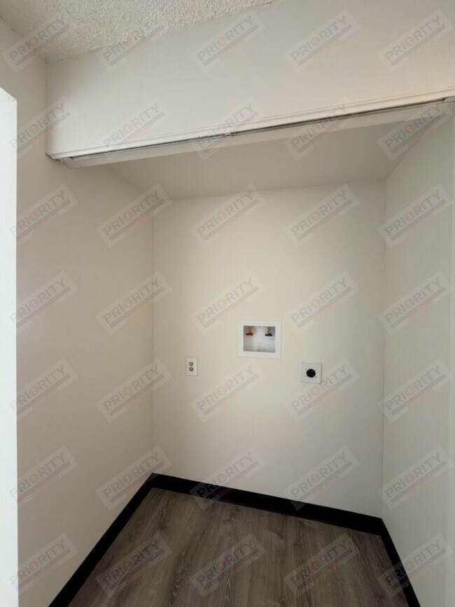 Building Photo - Ealges Nest Apartments