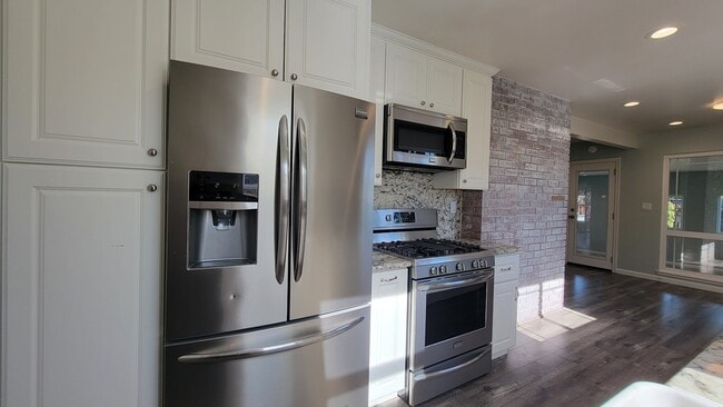 Building Photo - 28022 Thackeray Ave