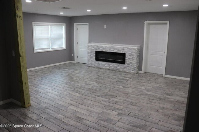 Building Photo - 491 Seacrest Ave