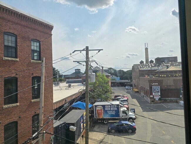 Building Photo - 9-11 Bismarck St