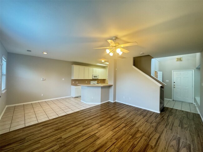 Building Photo - 5711 Vinemont Ln