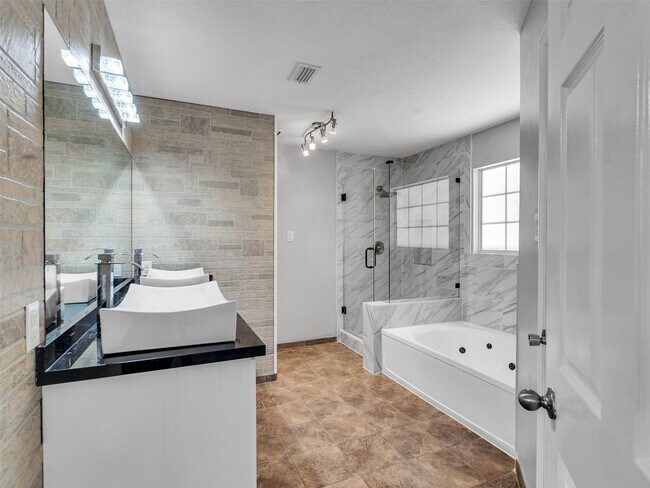 Building Photo - 4430 Echo Falls Dr