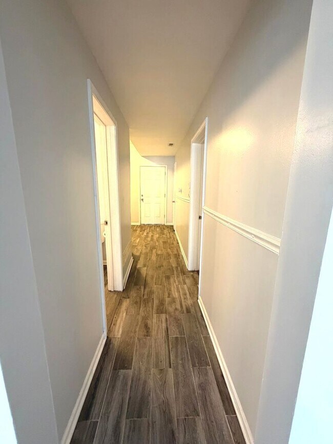 Building Photo - 7224 S St Lawrence Ave