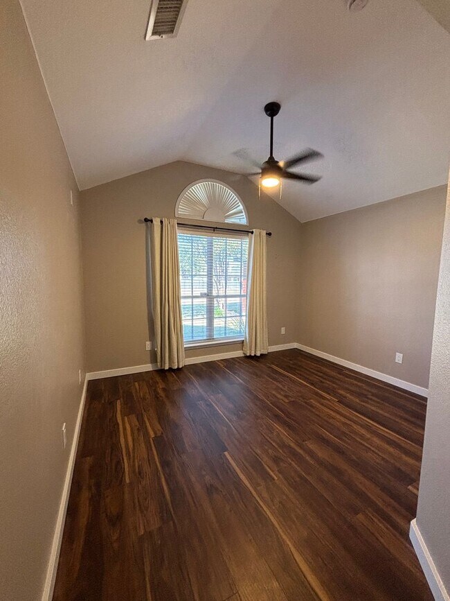 Building Photo - 1117 Marcia Ln