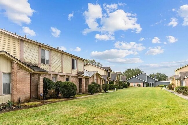 Building Photo - 2053 Country Village Blvd