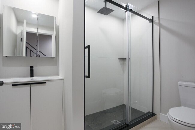 Building Photo - 3849 Fairmount Ave