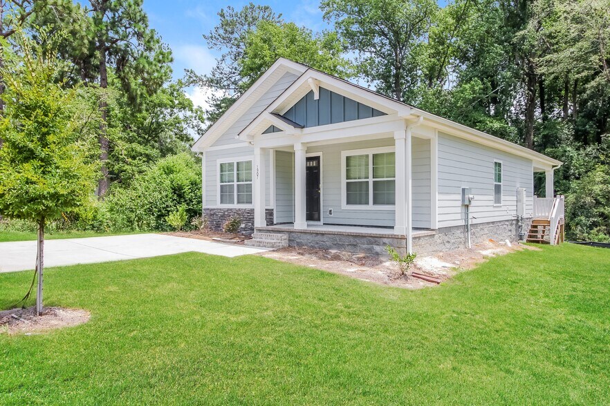 Building Photo - 1907 Bay St