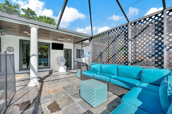 Building Photo - 836 Orchid Dr