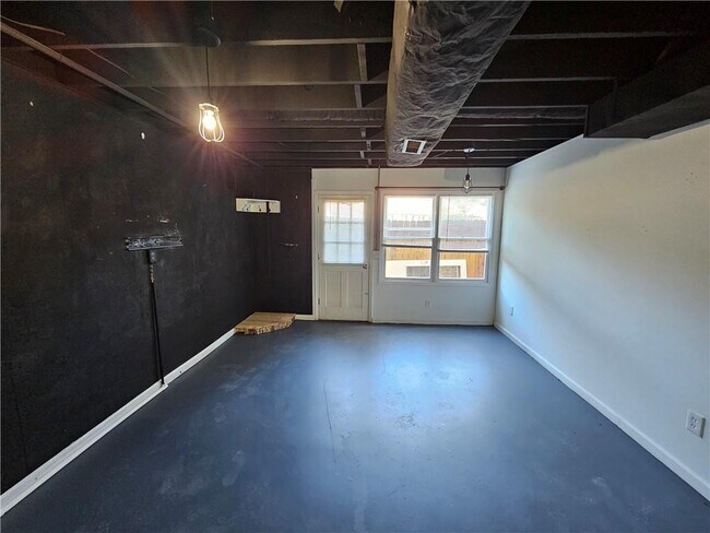 Building Photo - 3228 Turtle Lake Dr SE