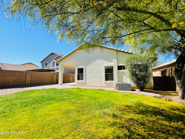 Building Photo - 841 E Lovegrass Dr