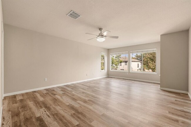 Building Photo - 3809 Tailfeather Dr