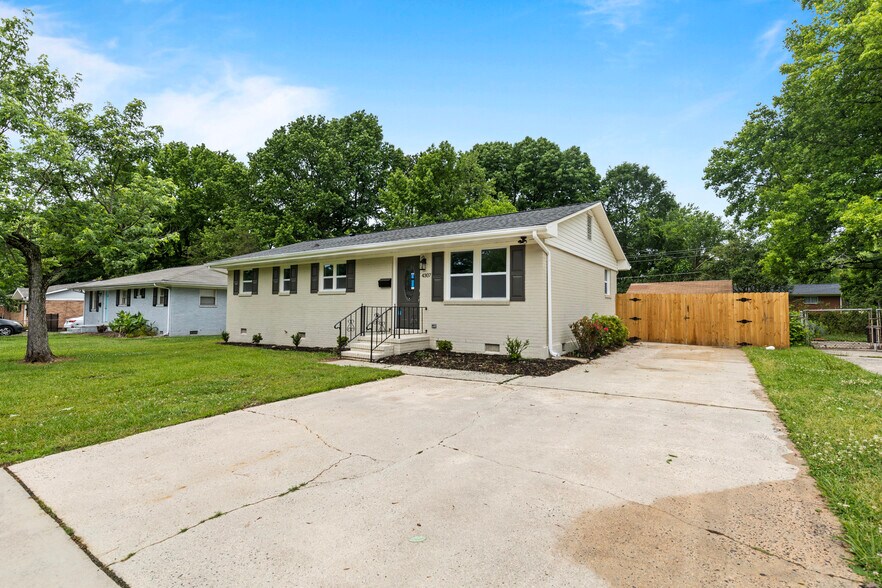 Building Photo - 4307 Colebrook Rd