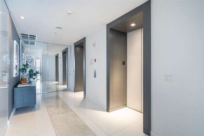 Building Photo - 1100 Biscayne Blvd