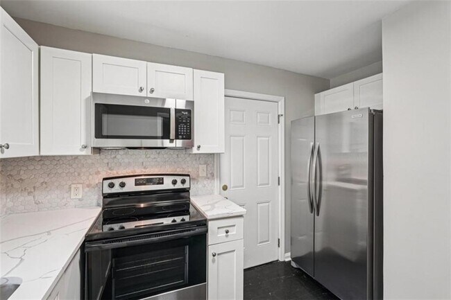 Building Photo - 172 Meador Way SE