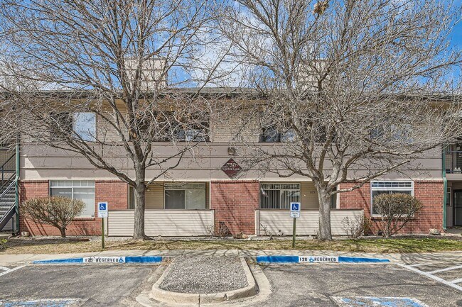 Building Photo - 2 Bed, 2 bath in Quiet Community. New HVAC, New Flooring. Community pool and clubhouse access. MO...