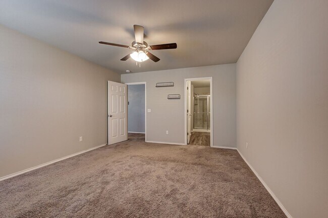 Building Photo - Gorgeous 4 Bed 2 Bath Home in Heart Of Mustang!!