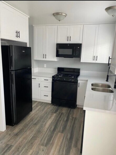 Building Photo - 2729 W Yale Ave