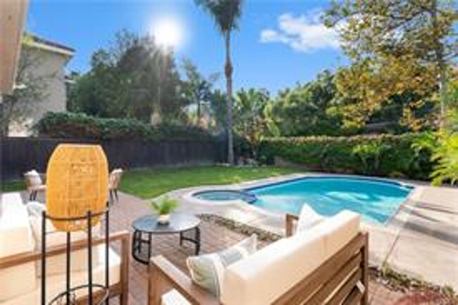 Building Photo - Stunning Aliso Viejo Pool Home